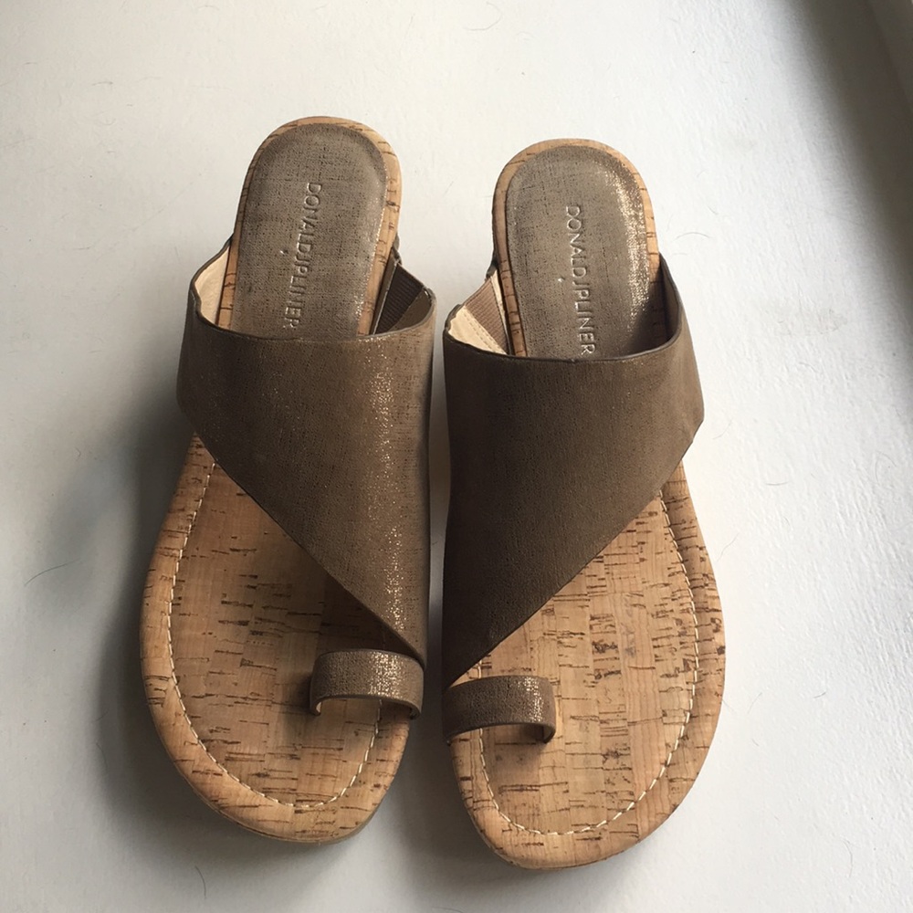 Donald Pliner Sandals Gold Leather 8.5M